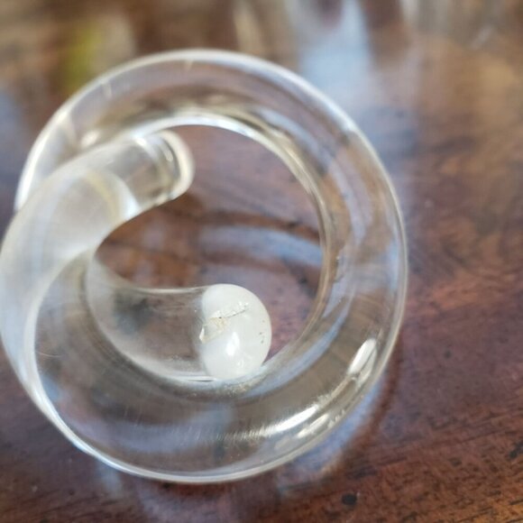 Vtg MCM Dorothy Thorpe Pretzel Clear Lucite Acrylic Love Knot Napkin Rings S/6 - Picture 5 of 9